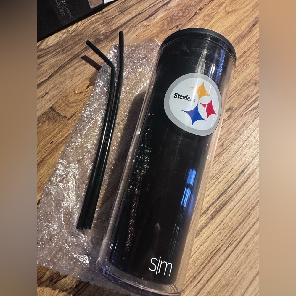 Simple modern 24 oz tumbler Steelers logo